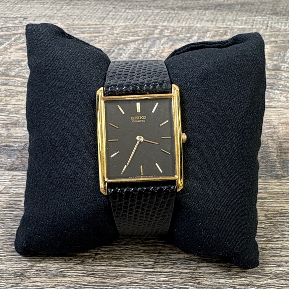 Seiko Vintage Rectangular Gold Tone Watch – Black Dial – 5Y30-5069